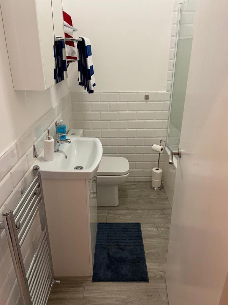 Centrally Located, Comfortable Apartment Near Station, Beach And North Laines ブライトン 部屋 写真