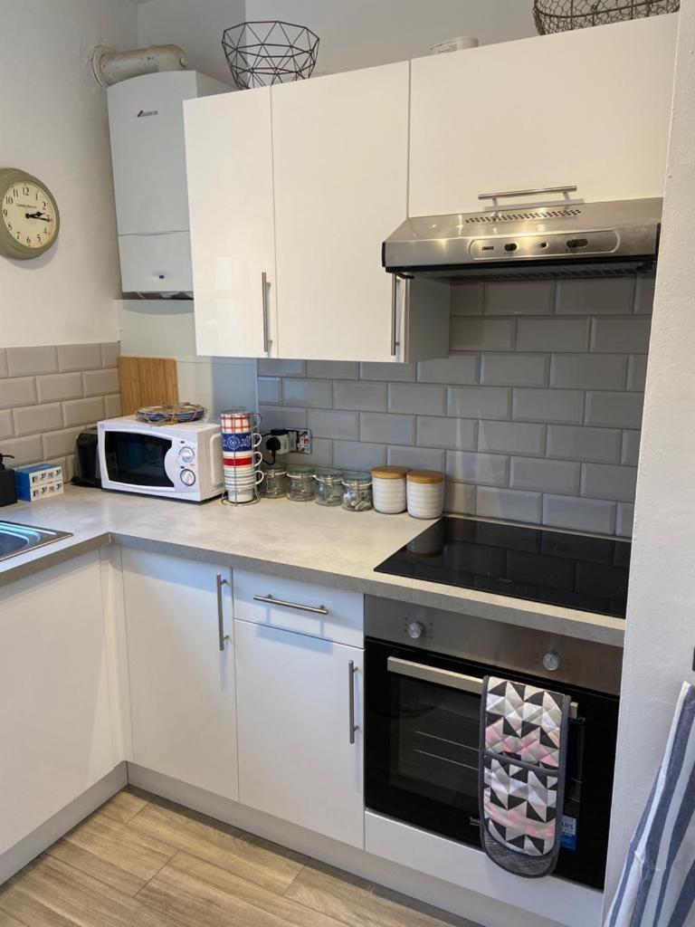 Centrally Located, Comfortable Apartment Near Station, Beach And North Laines ブライトン 部屋 写真