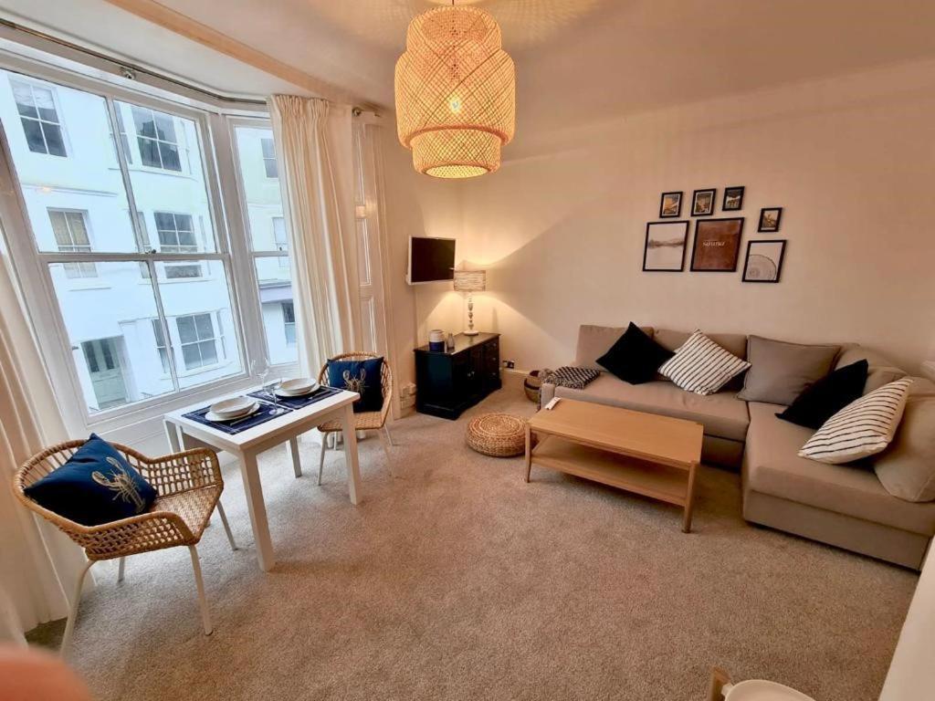 Centrally Located, Comfortable Apartment Near Station, Beach And North Laines ブライトン 部屋 写真